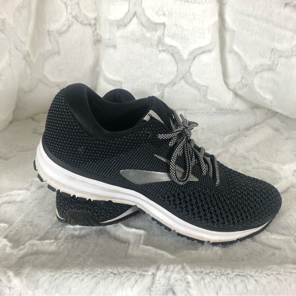Brooks Revel 2 size 7.5